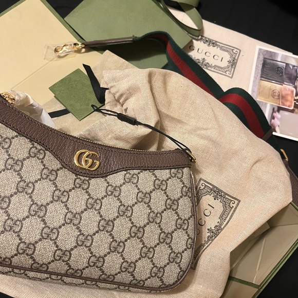 Gucci Beige and Brown Shoulder Bag with Gold Accents - Picture 16 of 16